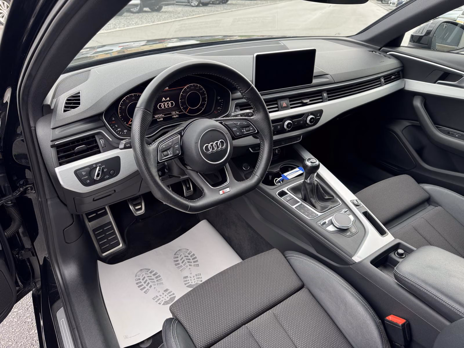 AUDI A4 AVANT 2.0 TFSI 190ch S-LINE BVM Pack sport Toit pano Sièges sport chauffants Historique présent - 2EME MAIN