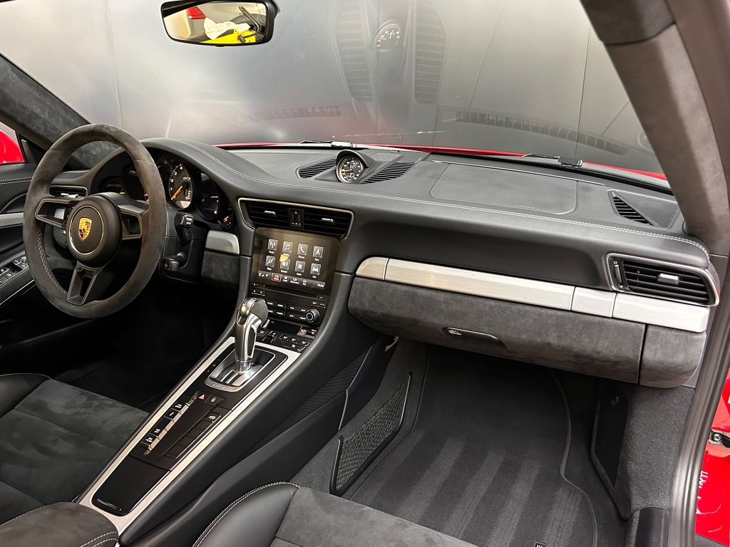 PORSCHE 911 2018