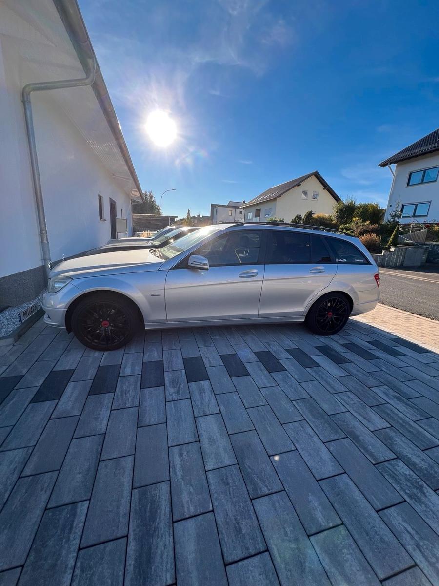 Mercedes-Benz C220 2009 — rear view