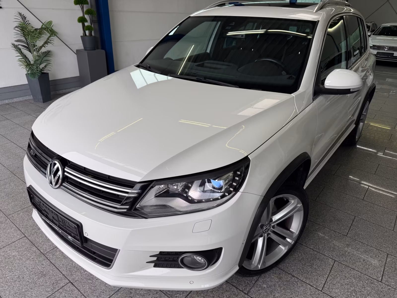 Volkswagen Tiguan 2.0 TDI*R-LIN*SPORT*4M*PANO*BI-XN*NAV*RFK