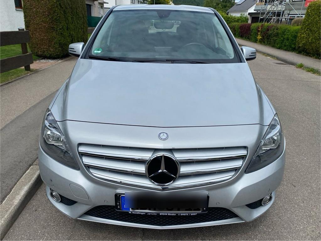 Mercedes-Benz B 180