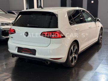 Volkswagen Golf - 6