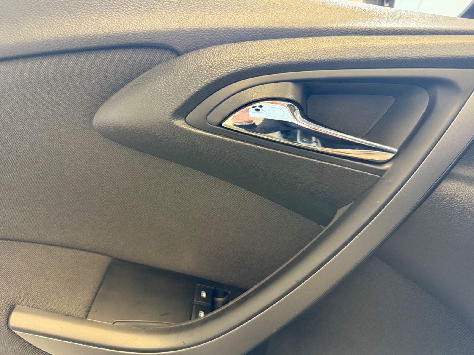 Fahrzeugabbildung Opel Astra J Lim. 5-trg. Selection, Klima,