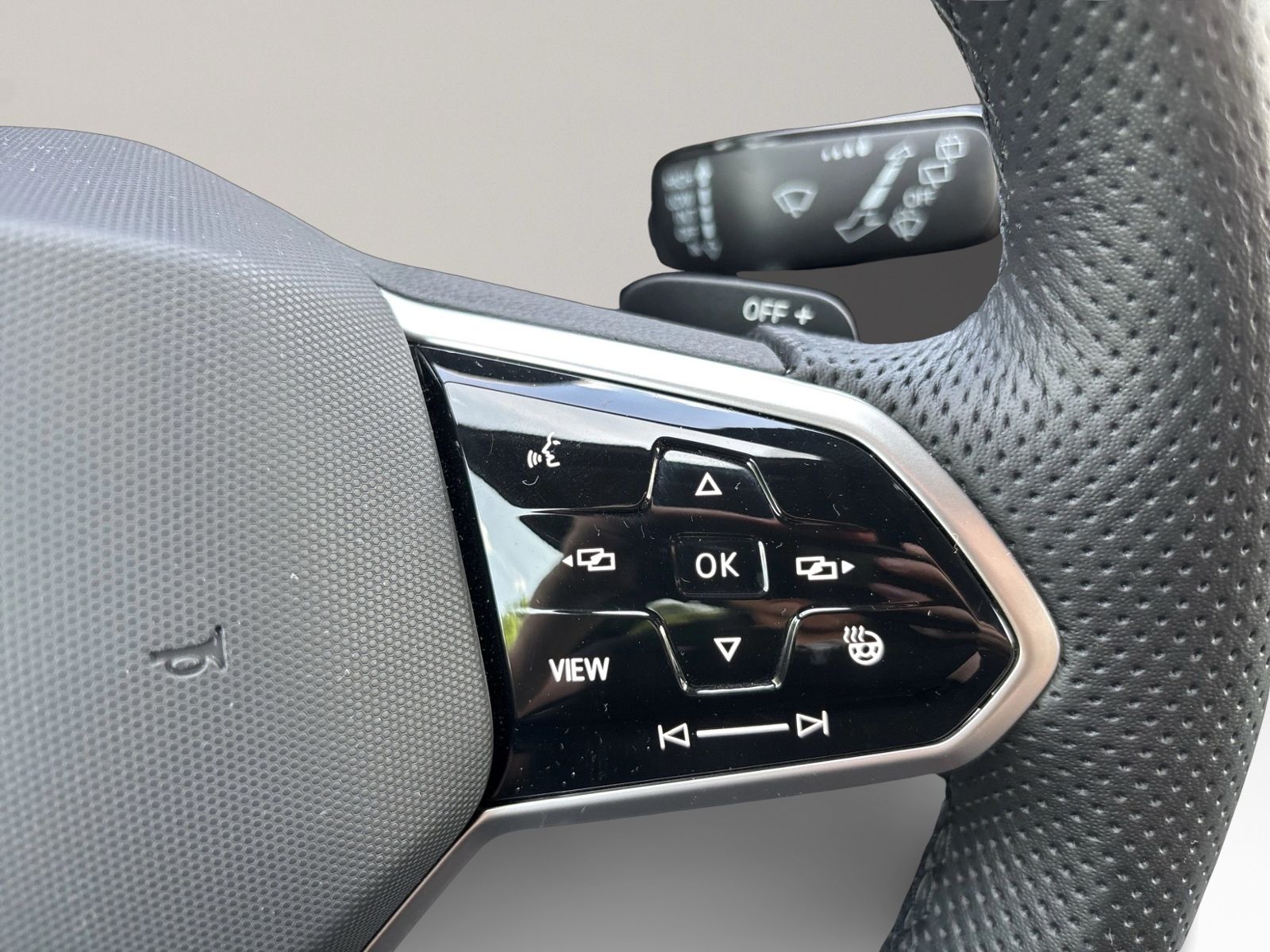 Golf Variant 1.5 eTSI R-Line, BlackStyle, Navi,