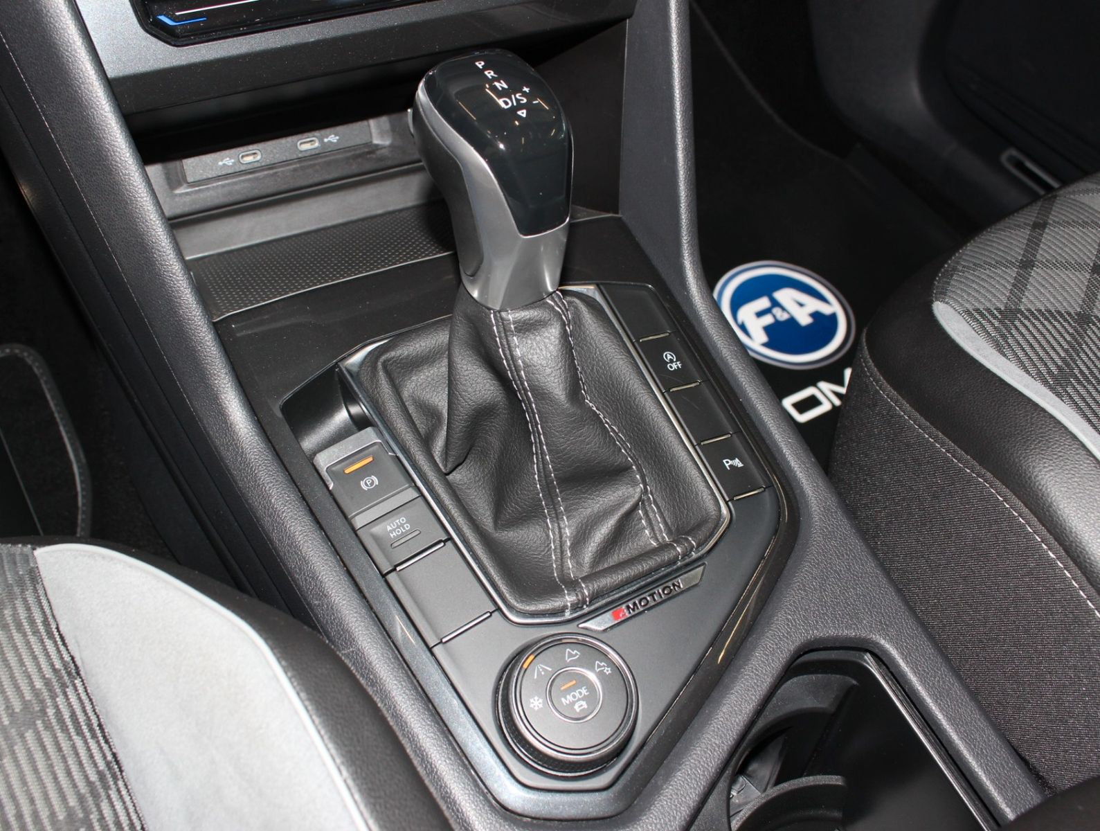 Fahrzeugabbildung Volkswagen Tiguan R-Line 4Motion 2.0 TDI*HUD*Matrix*e.AHK