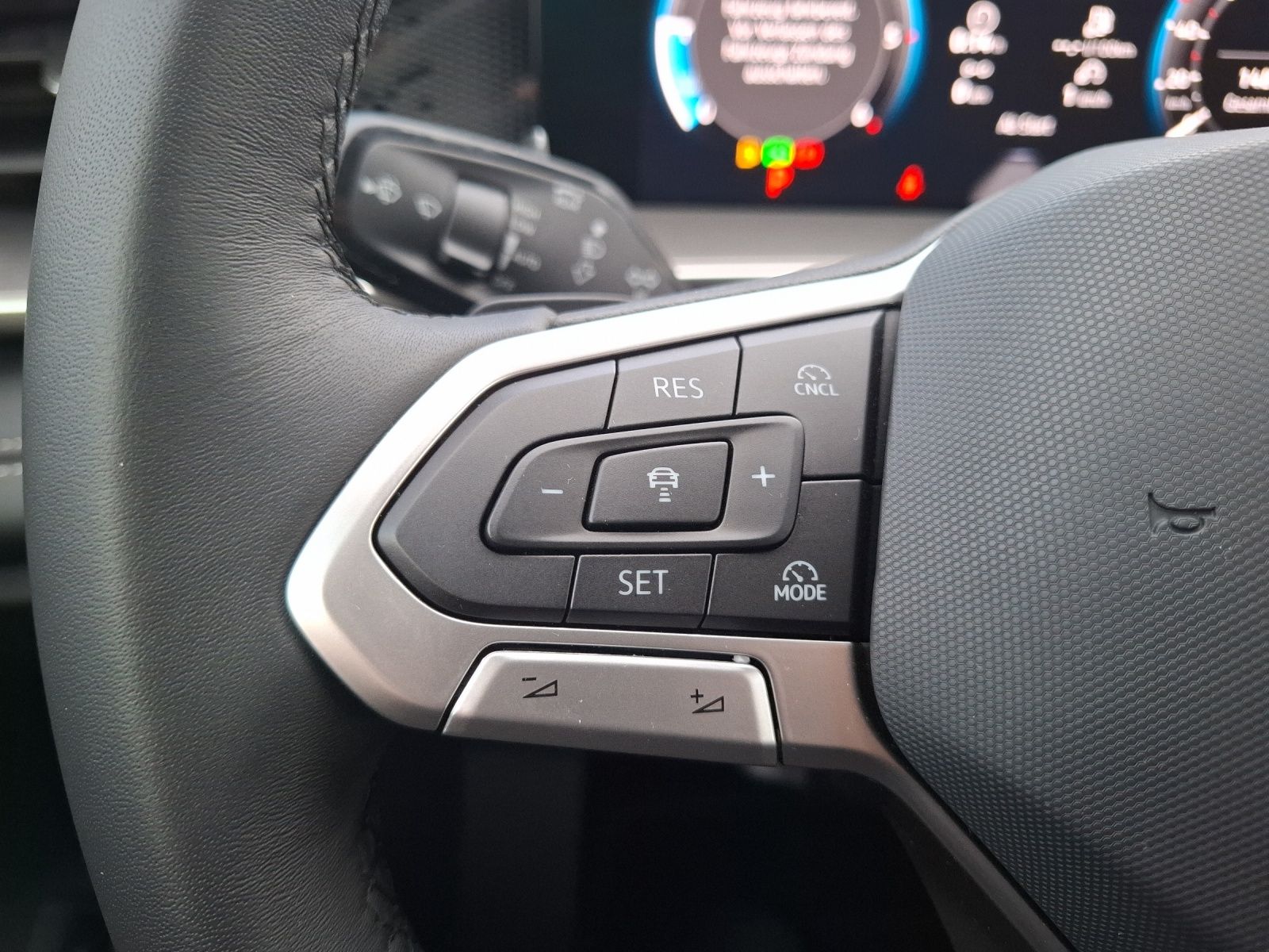 Fahrzeugabbildung Volkswagen Tayron TDI Life DSG 4M LEDplus AHK Navi AID ACC