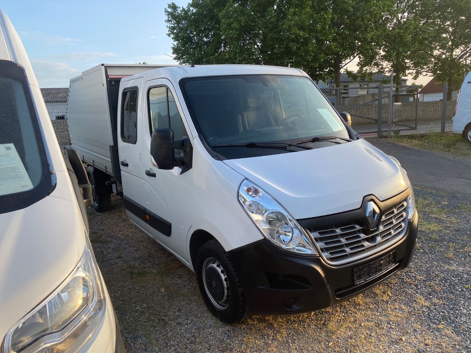 Fahrzeugabbildung Renault MasterIII DoKaDreiseitenkipper,1Hd,Klima,AHK,Kam