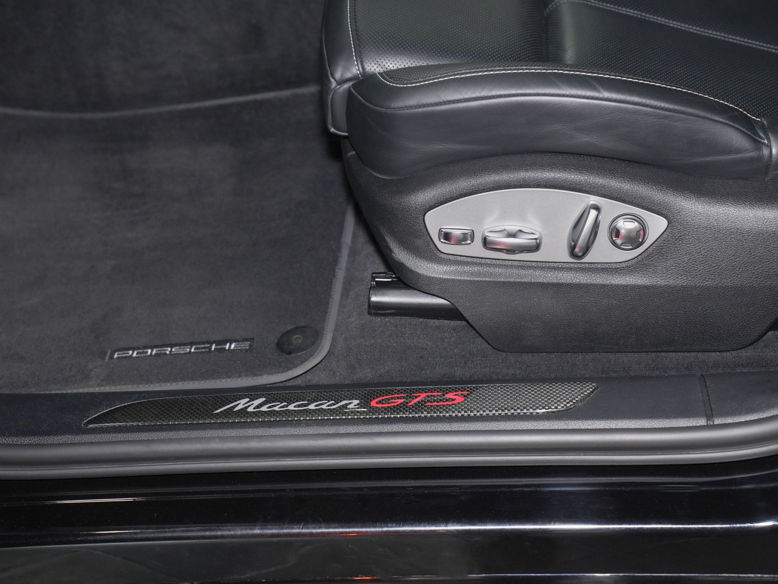 Fahrzeugabbildung Porsche Macan S -PDLS+|ACC|PASM|Pano|360°|SportAGA|21"