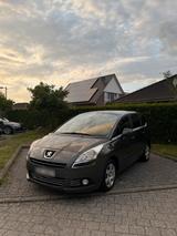Peugeot 5008, 7 Sitze / 2010 - gebrauchte Peugeot 5008 aus dem Jahr 2010