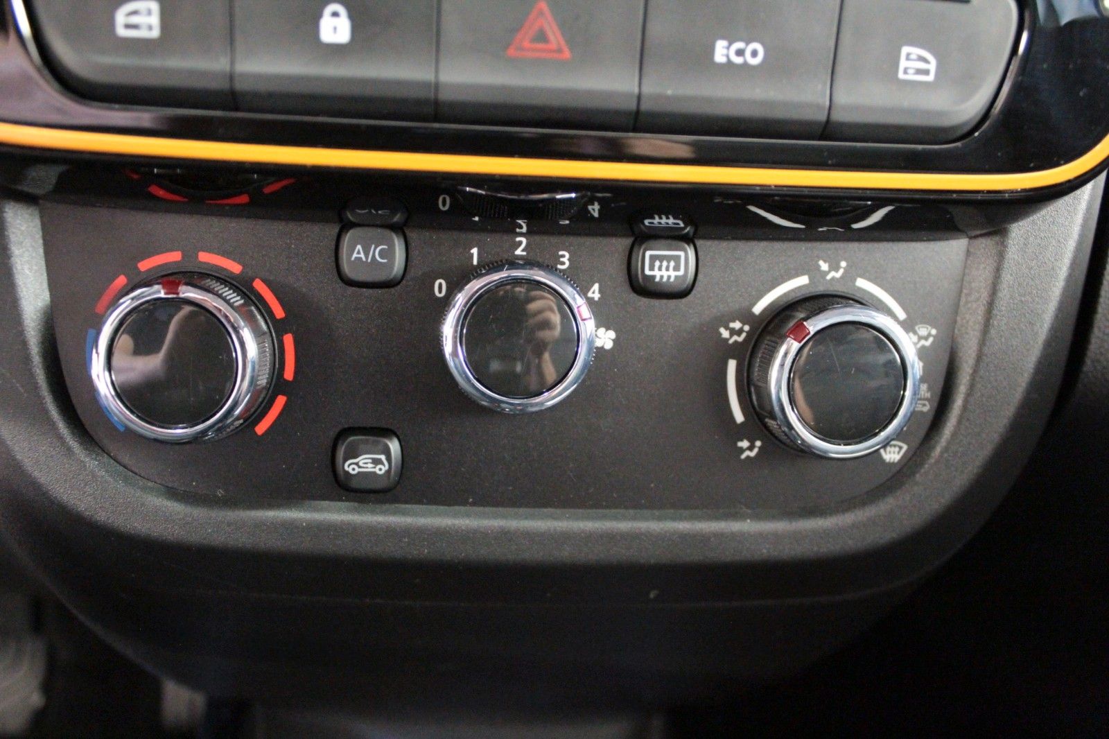 Fahrzeugabbildung Dacia Spring 45 Electric Comfort *Look Paket
