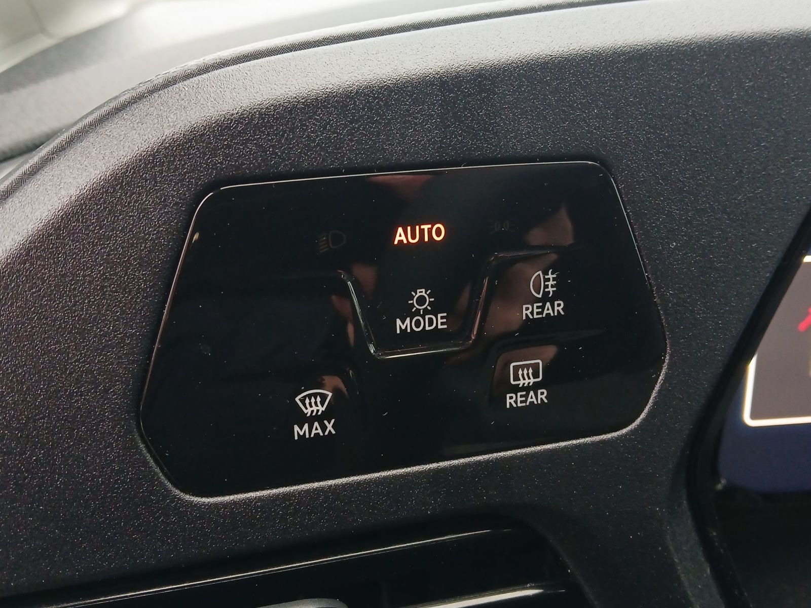 Fahrzeugabbildung Volkswagen Caddy Kombi TSI Climatronic AID GRA PDC