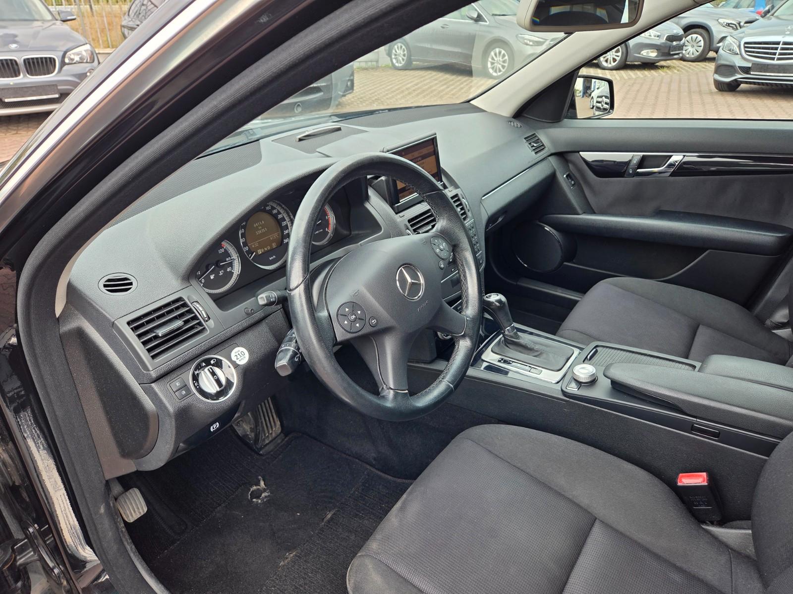 Mercedes-Benz C200 2010 — photo 29