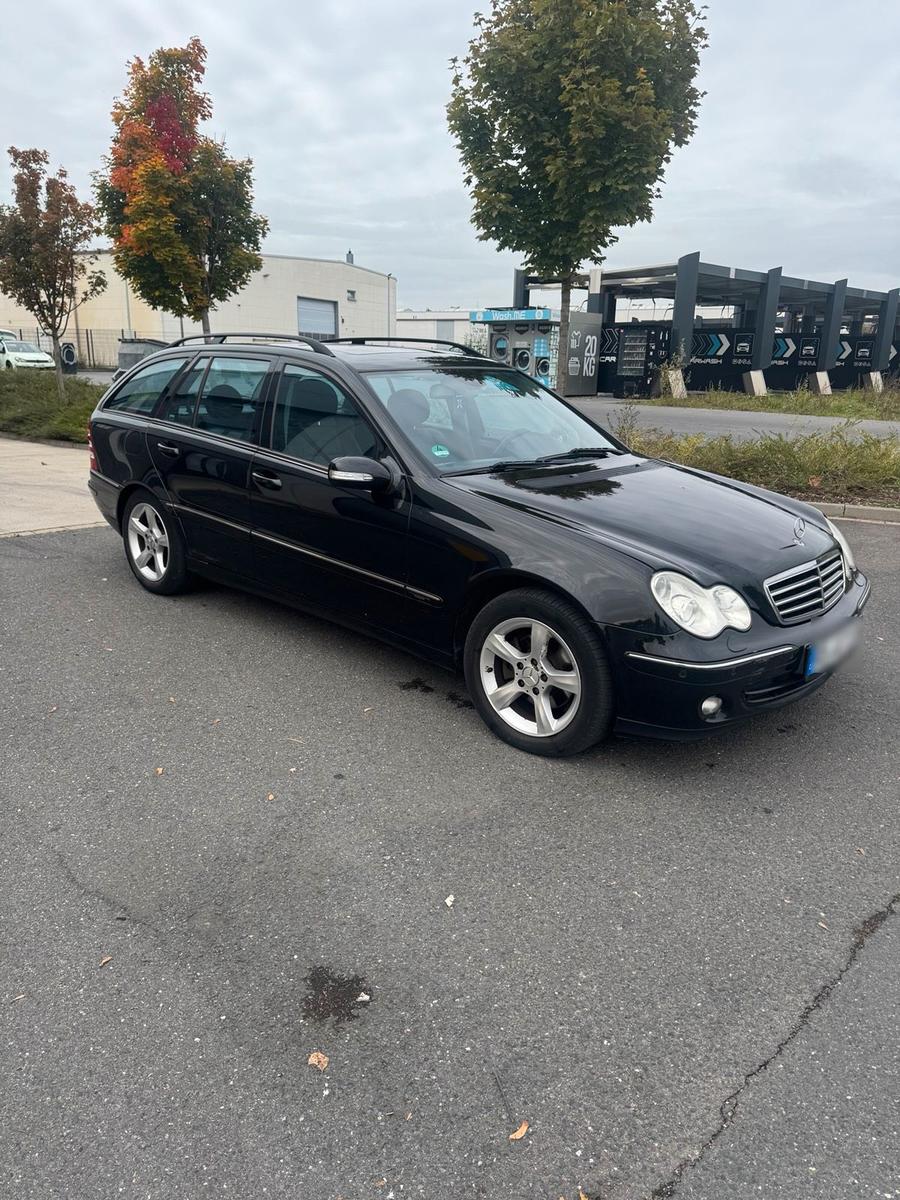 Mercedes-Benz C220 2006 — rear view