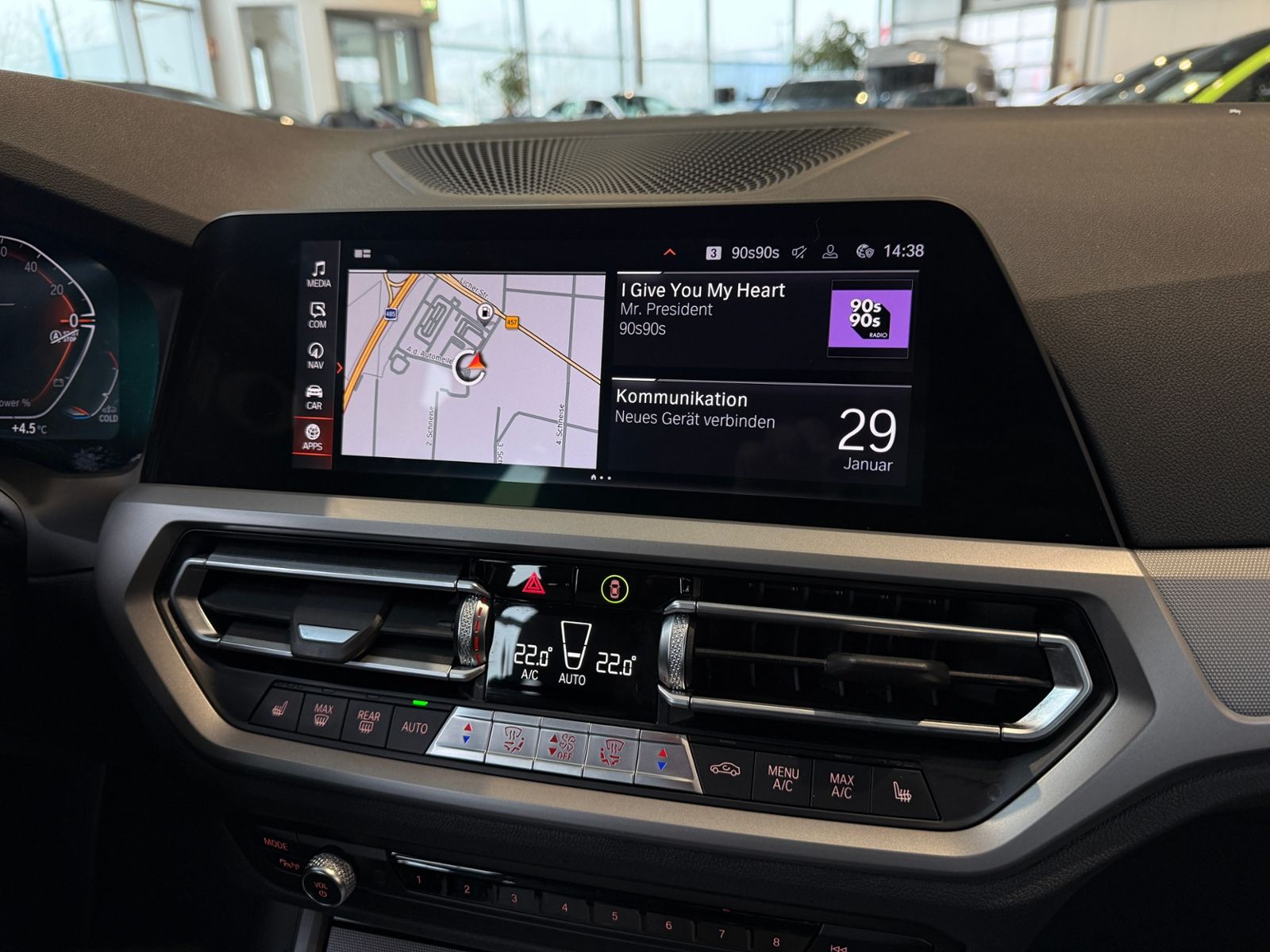 Fahrzeugabbildung BMW 320d Touring Advantage LED NAV SHZ ALU