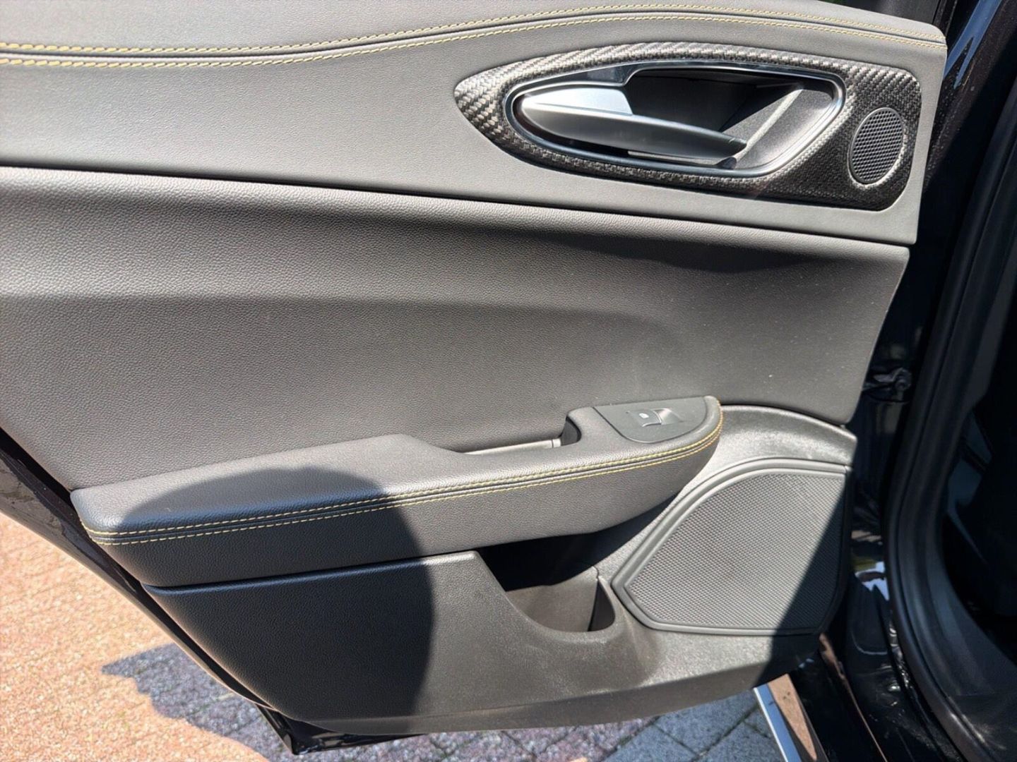 Fahrzeugabbildung Alfa Romeo Giulia Quadrifoglio Oro -Akrapovic-Carbon Dach-