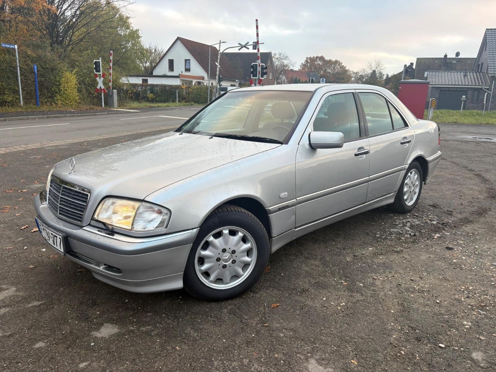 Mercedes-Benz C 180