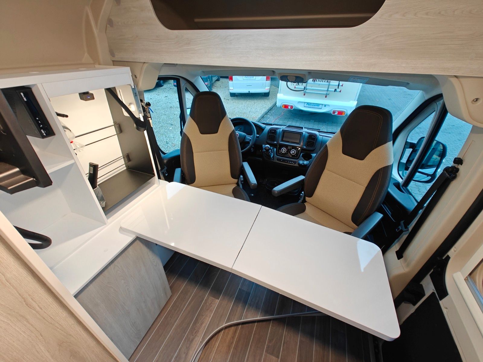 Fahrzeugabbildung Roller Team Livingstone Next 540 - SAT, TV, Solar, Kamera -