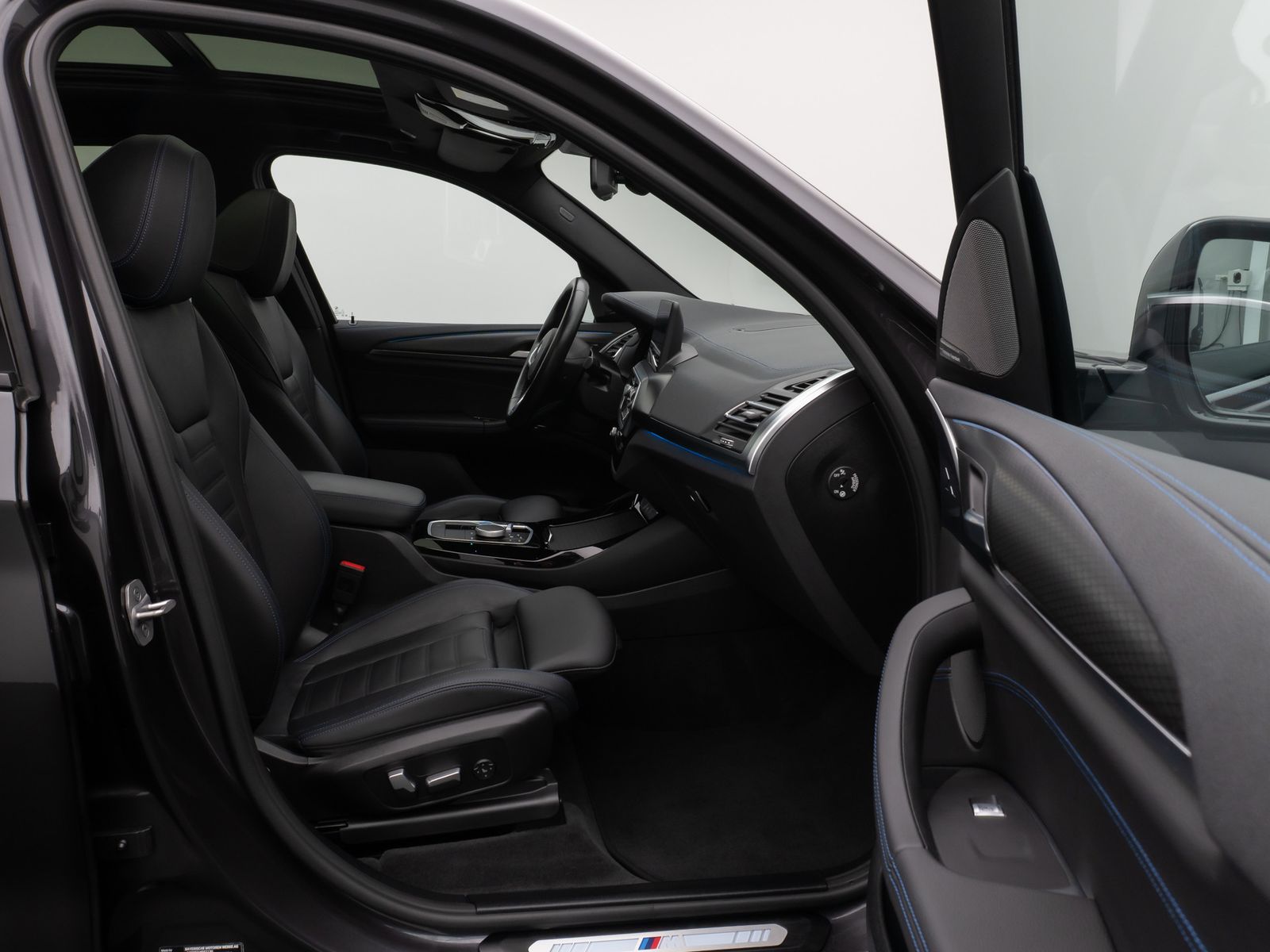 Fahrzeugabbildung BMW iX3 Impressive M Sport Panorama 360°HUD DAB H/K