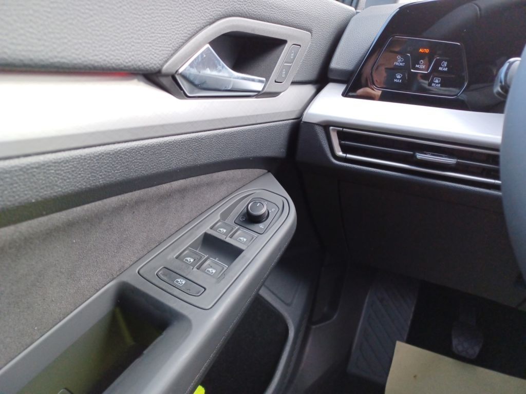 Fahrzeugabbildung Volkswagen Golf 1.5 TSI OPF Life LED Plus, Shzg, Climatroni