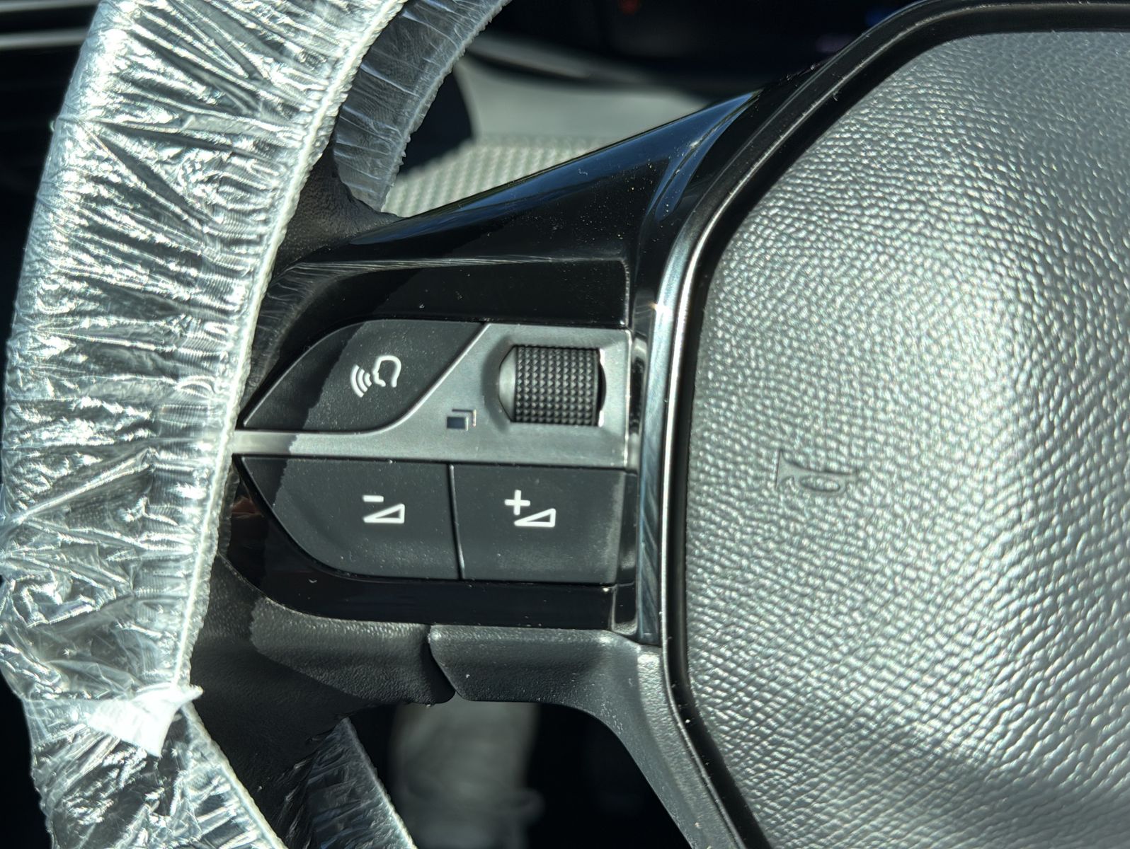 Fahrzeugabbildung Peugeot 208 Allure/Hybrid/AT/PDC/LED ab 185,00 € i.M.