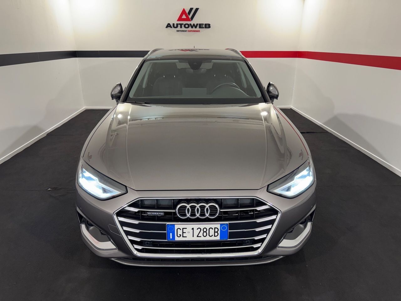 Audi A4 Avant 40 TFSI quattro S tronic Advanced imagem 2