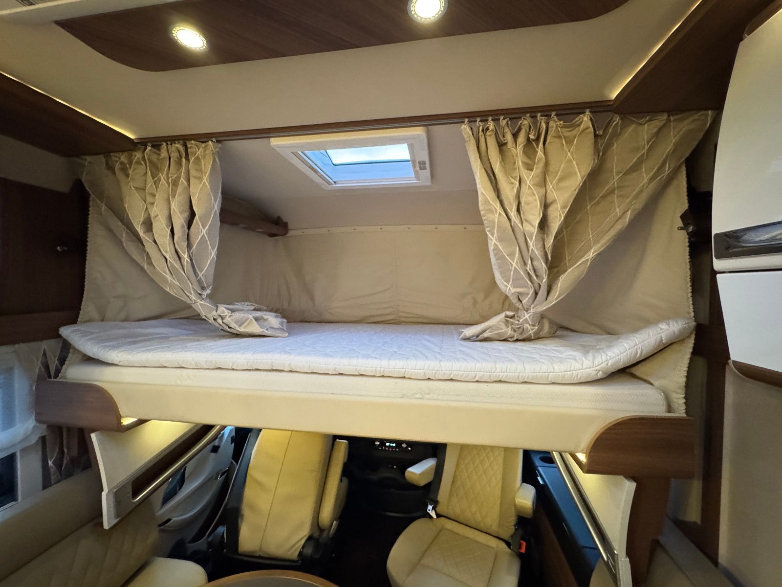 Fahrzeugabbildung Carthago Chic e-line I 51 QB MERCEDES 418 CDI 9GT 1.HAND