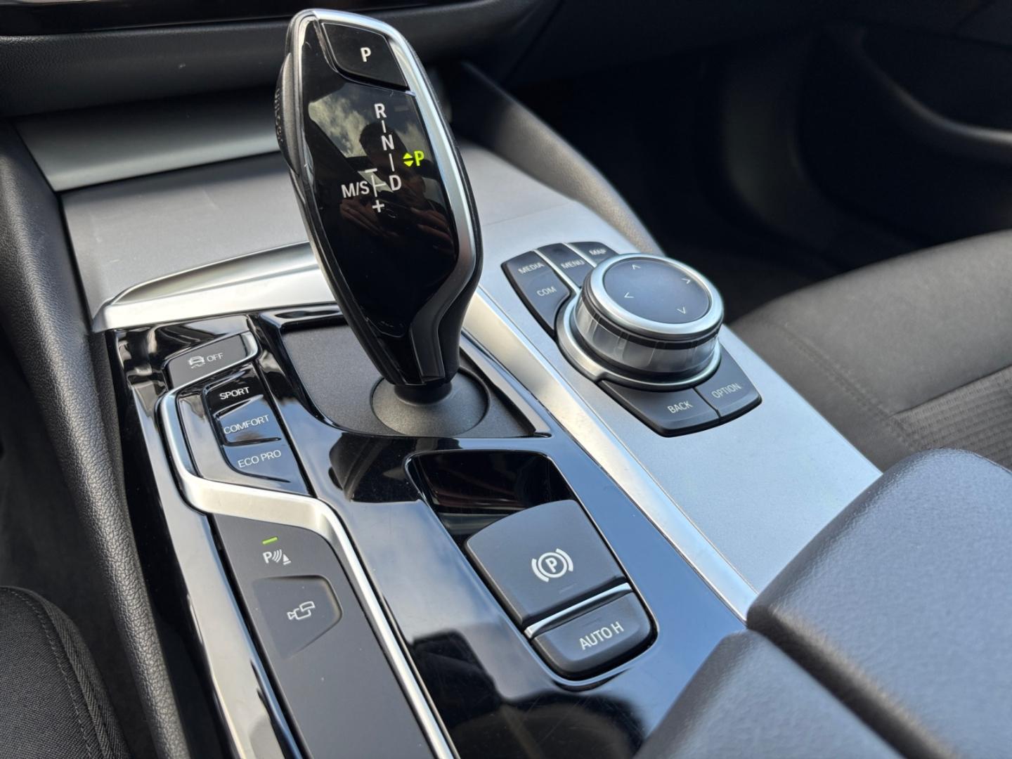 BMW 520 d Touring *LED*360°*Pano*AHK*PDC*Niveau*SHZ*
