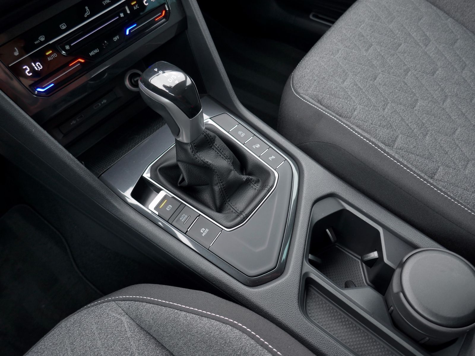 Fahrzeugabbildung Volkswagen Tiguan Move 1.5 TSI DSG | LED RFK ACC Navi