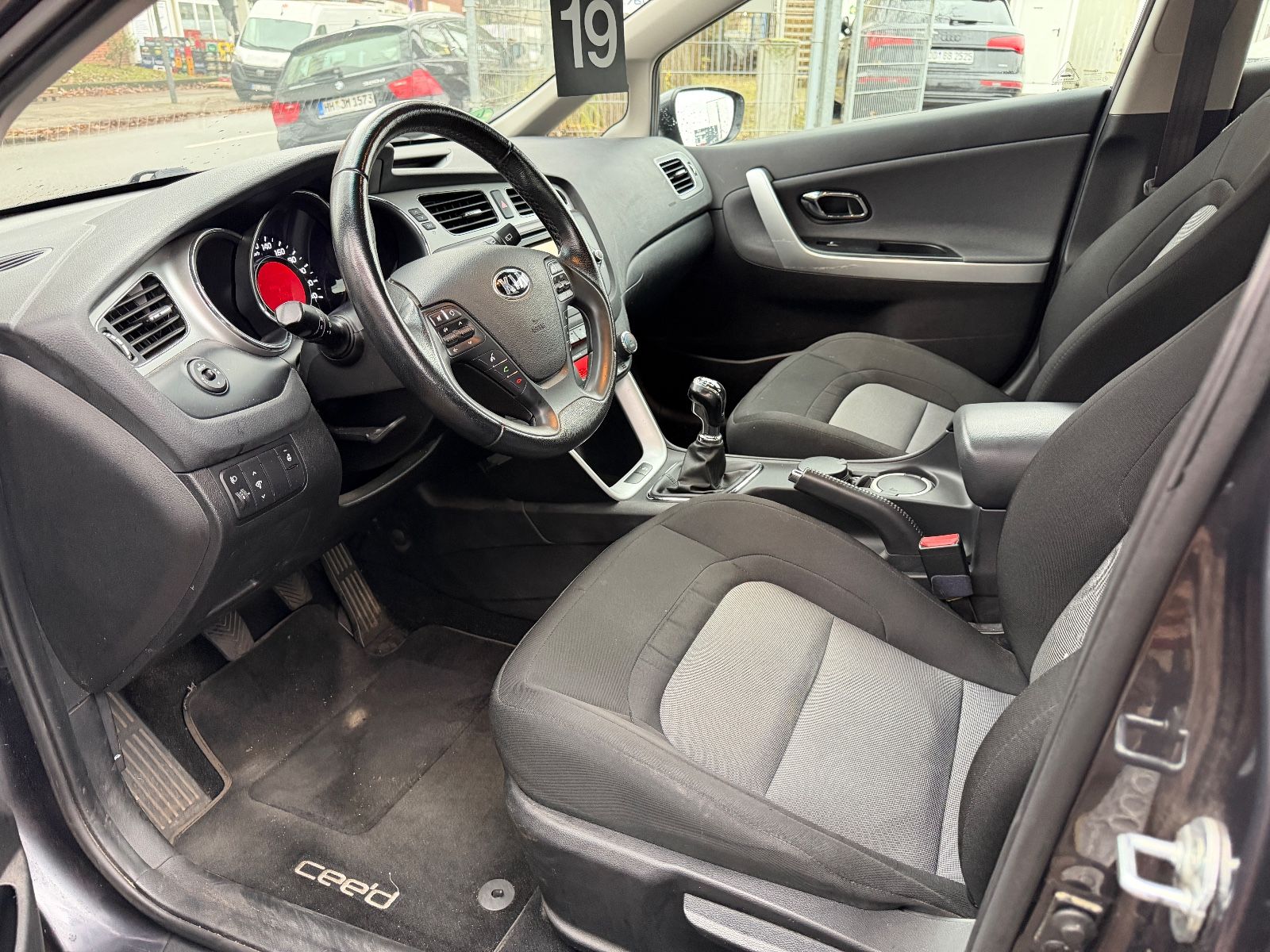 Fahrzeugabbildung Kia cee'd NAVI*KLIMA*PDC*SHZ*BT*1.HAND