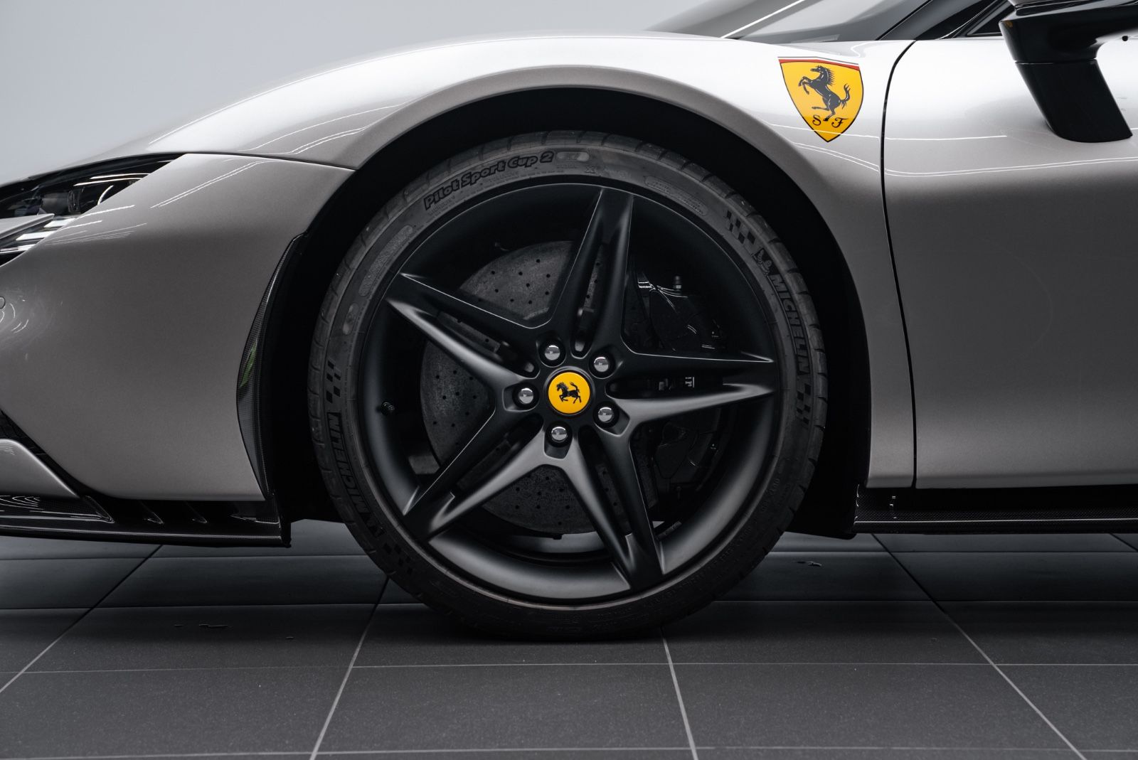 Fahrzeugabbildung Ferrari SF90 Spider FULL CARBON/LIFT/PAINTED SHIELDS