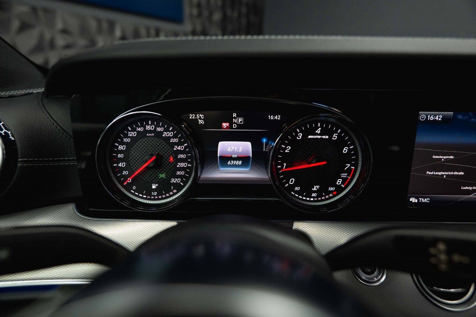 Fahrzeugabbildung Mercedes-Benz E 63 AMG 4Matic+ Night-Paket Drivers Package LED