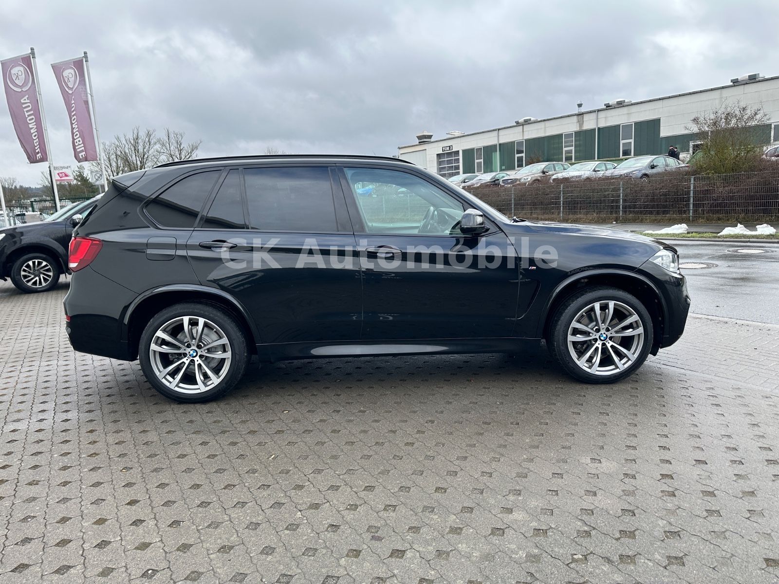 Fahrzeugabbildung BMW X5 xDrive 35i M-Sport/Navi/Pano/Head-Up/LED/AHK