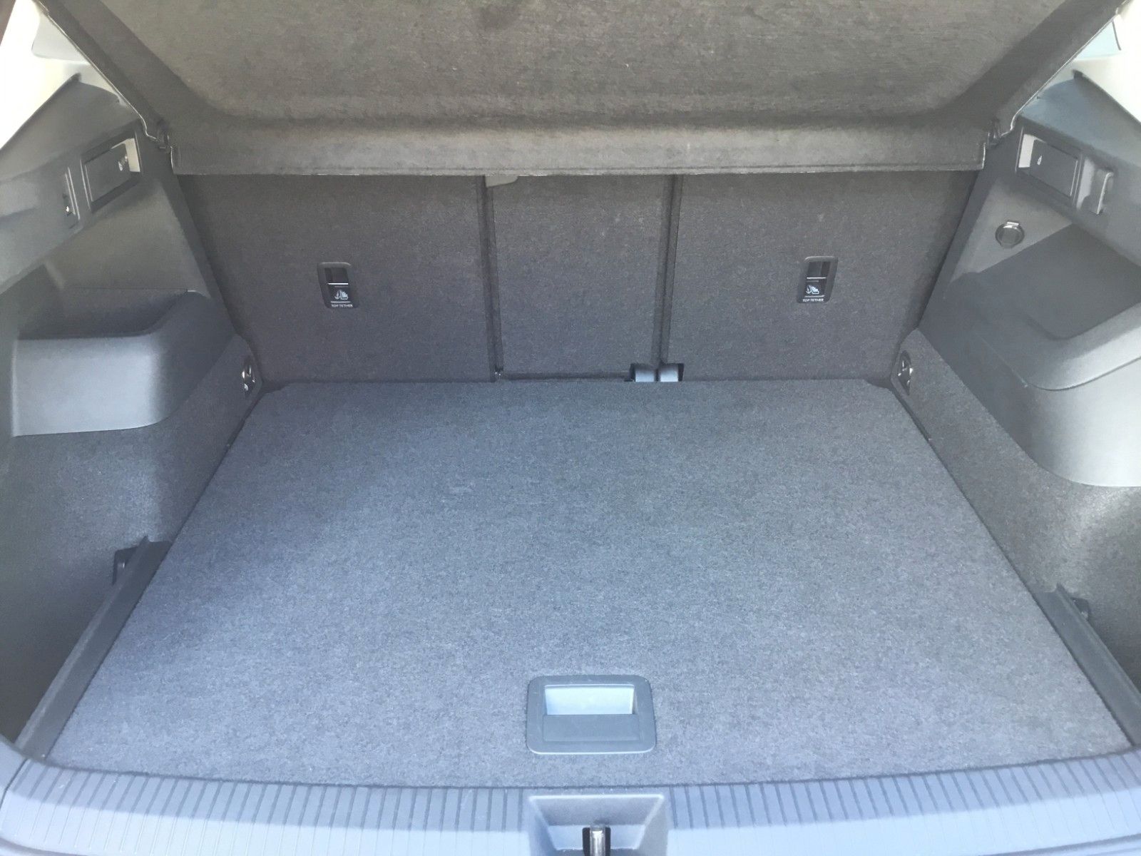 Fahrzeugabbildung Volkswagen Tiguan 1.5 eTSI DSG Elegance+360°+MatrixLED+AHK