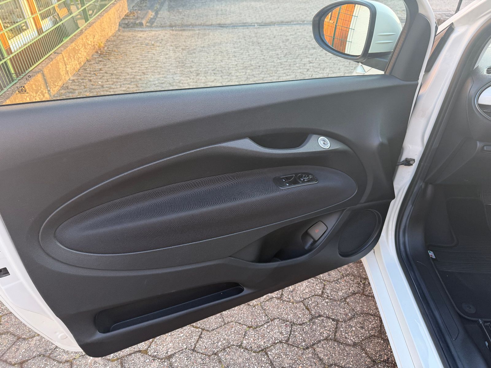 Fahrzeugabbildung Fiat 500e/TEMPOMAT/APPLE/KLIMA/SPURHALTEASSISTE