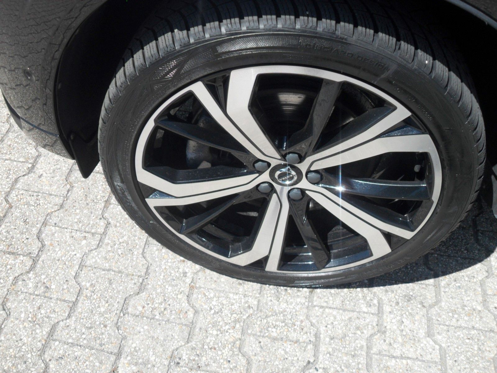 Fahrzeugabbildung Volvo XC 60 T8 R- Design Plug-In Hybrid AWD | Head Up