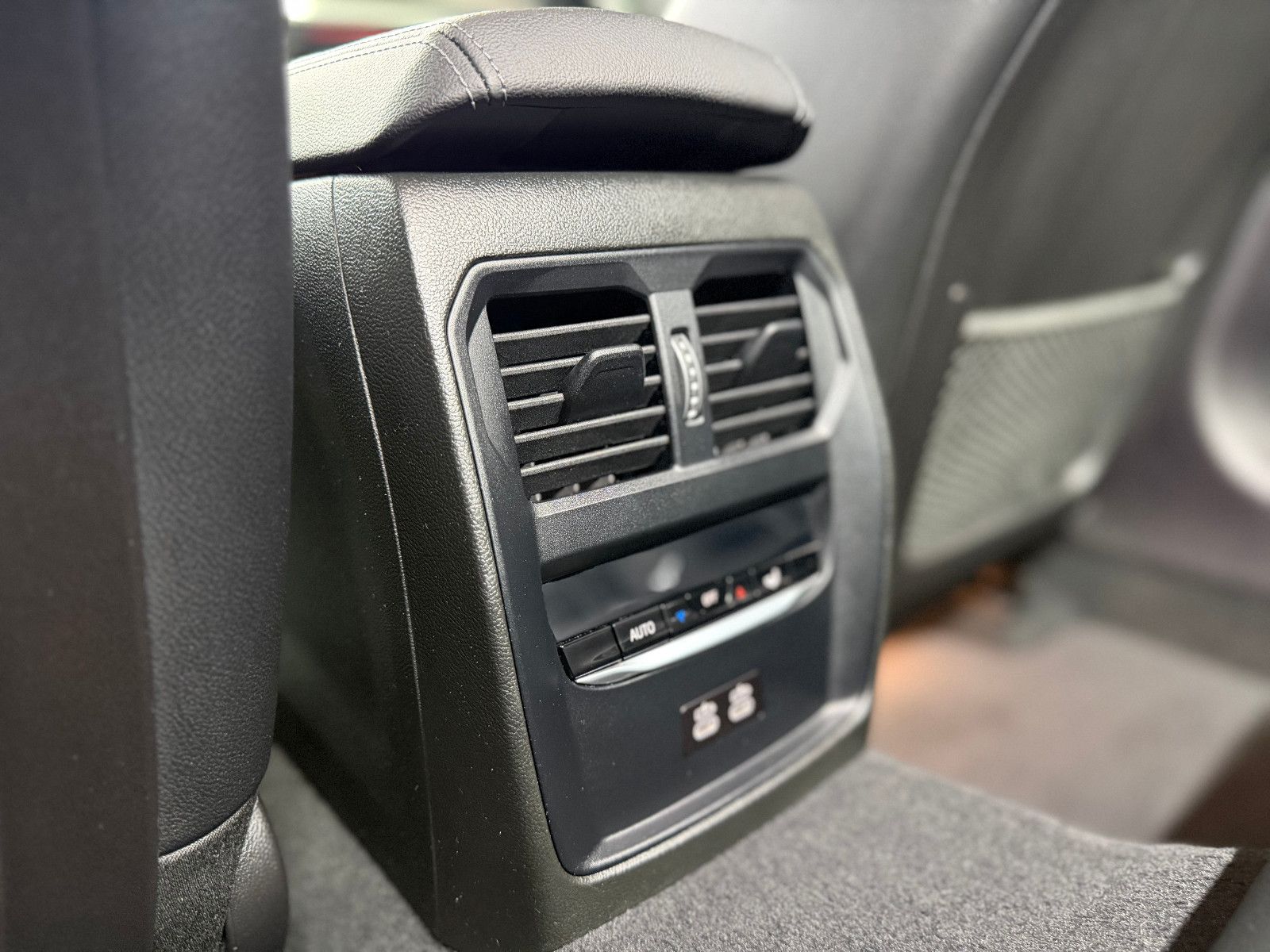 Fahrzeugabbildung BMW M340i xDrive Limousine |HiFi|360°|HuD