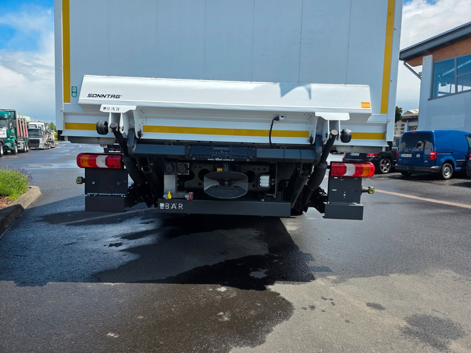 Fahrzeugabbildung Mercedes-Benz Actros 1833 L Retarder 2x Bett LBW Bär 1.500kg