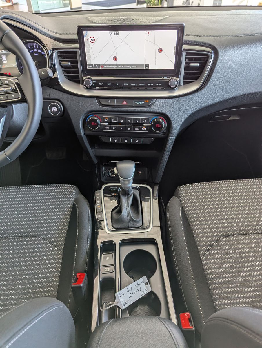 Fahrzeugabbildung Kia cee'd Sportswagon 1.5 Ultim Style-Pak JBL ACC 7J