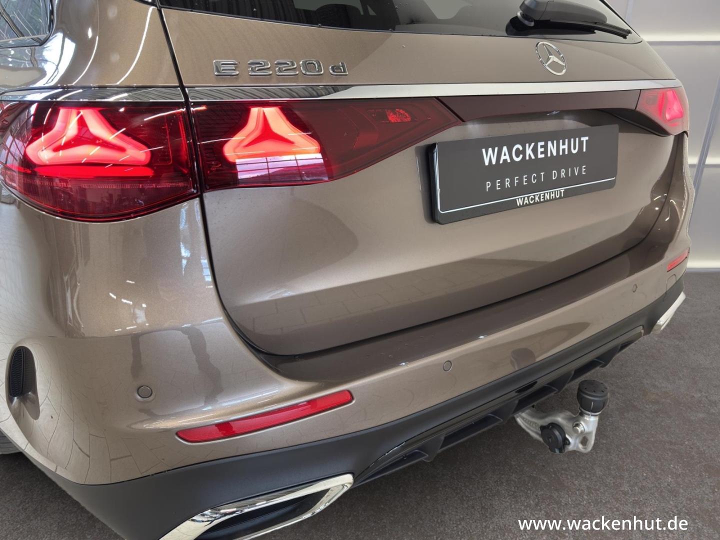 Mercedes-Benz E 220 d T AMG LINE ADVANCED PLUS AHK+DISTR+BURME