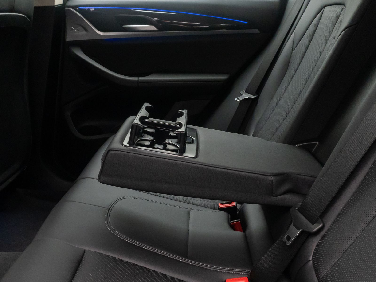 Fahrzeugabbildung BMW X3 xD20d Leder AHK Kamera DAB Sportsitz 18Zoll