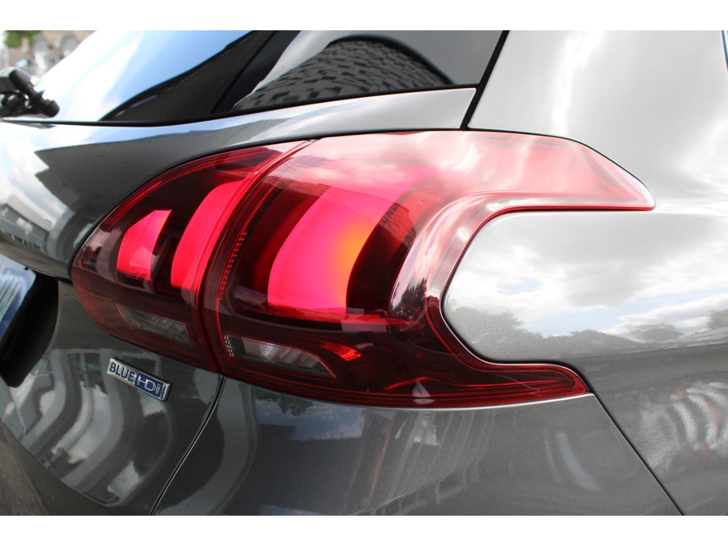 Peugeot 2008 Active BlueHDI 100 *1.Hand + scheckheftgepf