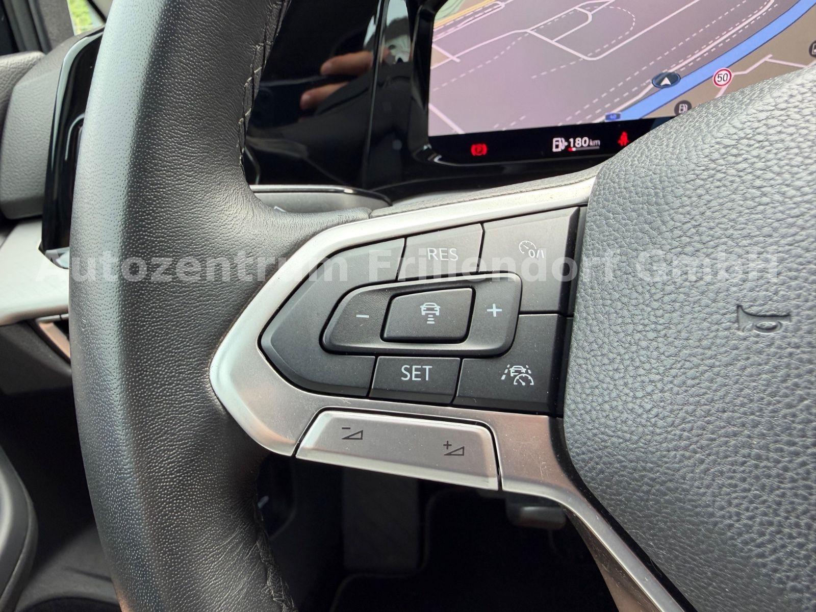 Volkswagen Golf VIII Lim. Life NAVI/IQ/AMBIENTE BELEUCHTUNG, миниатюра 26