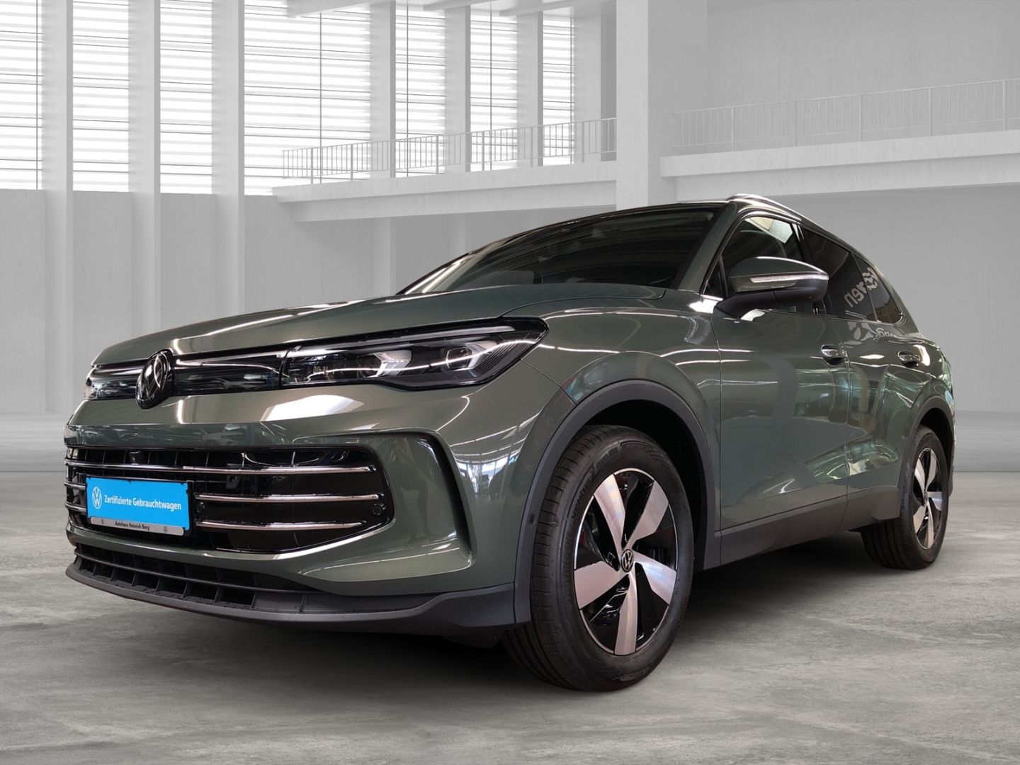 Fahrzeugabbildung Volkswagen Tiguan Elegance 1.5 eTSI DSG AHK-klappbar Navi D
