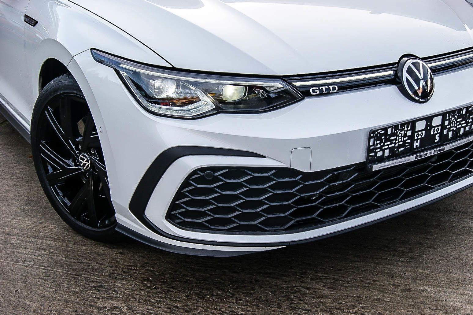 Fahrzeugabbildung Volkswagen Golf VIII GTD HARMAN-KARDON MATRIX STDHEZG ANHZV