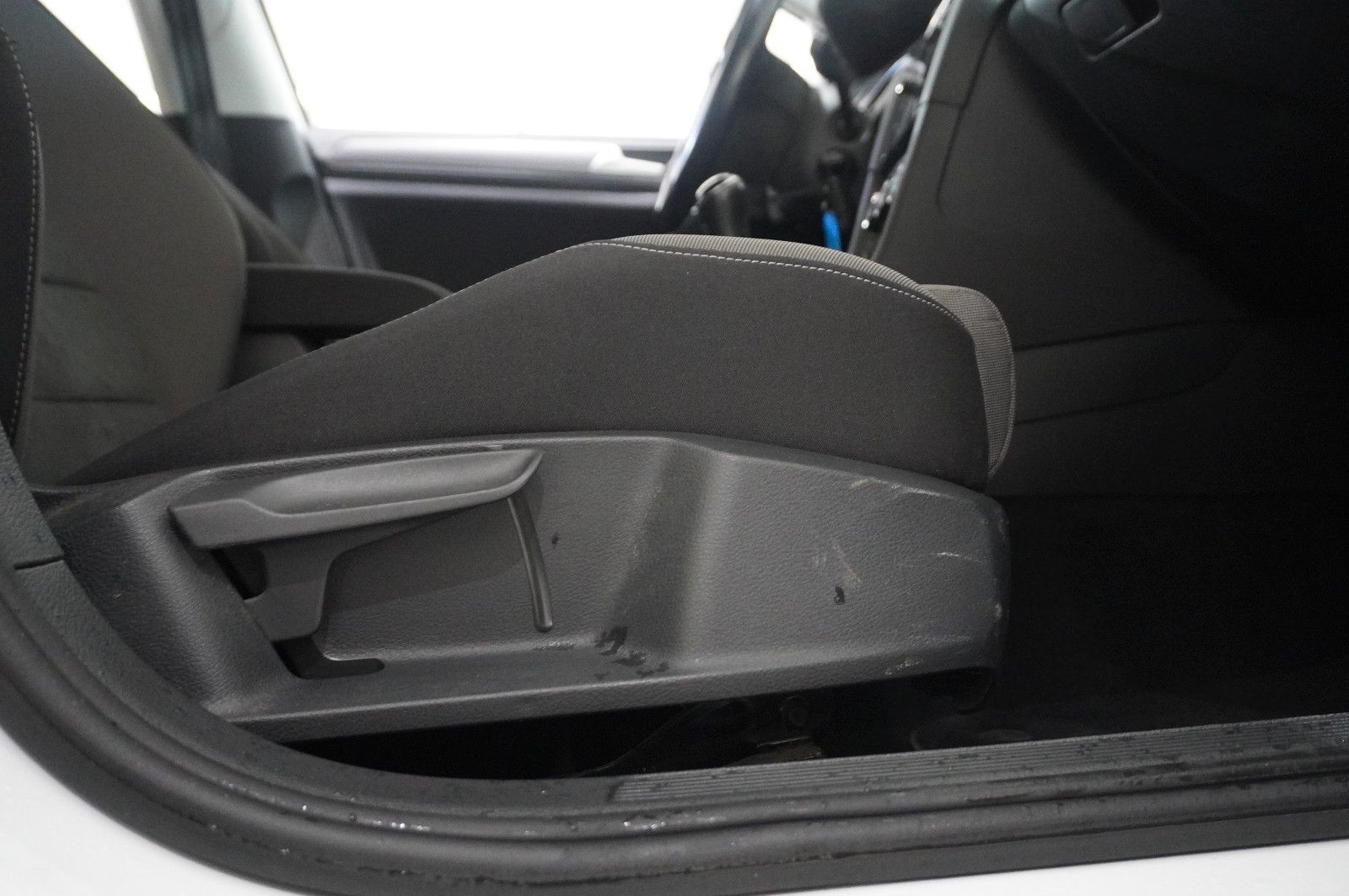 Fahrzeugabbildung Volkswagen Golf VII Variant 1.6 TDI NAVI/LED/SH/ACC/PDC/AHK