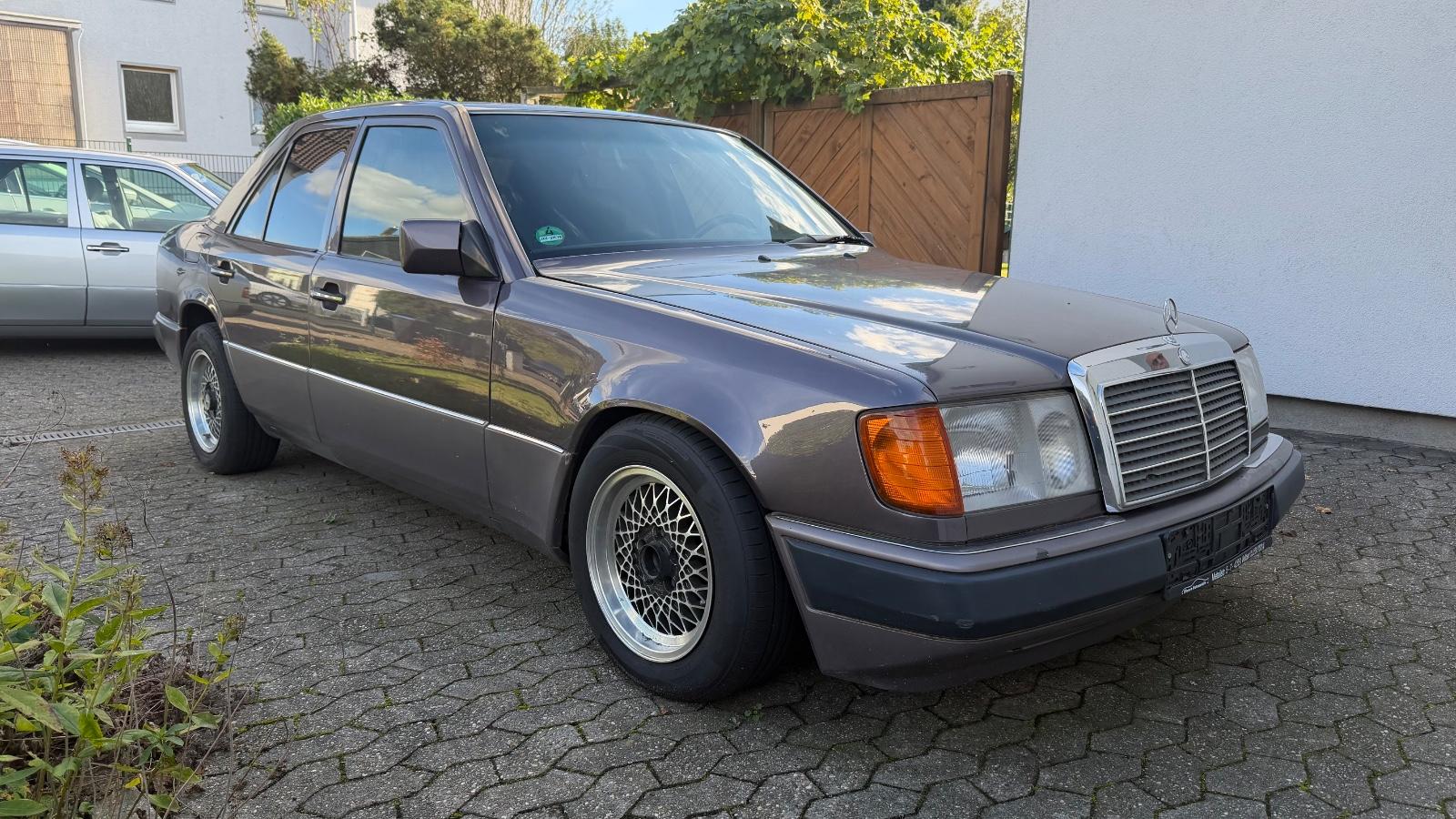Mercedes-Benz E 230