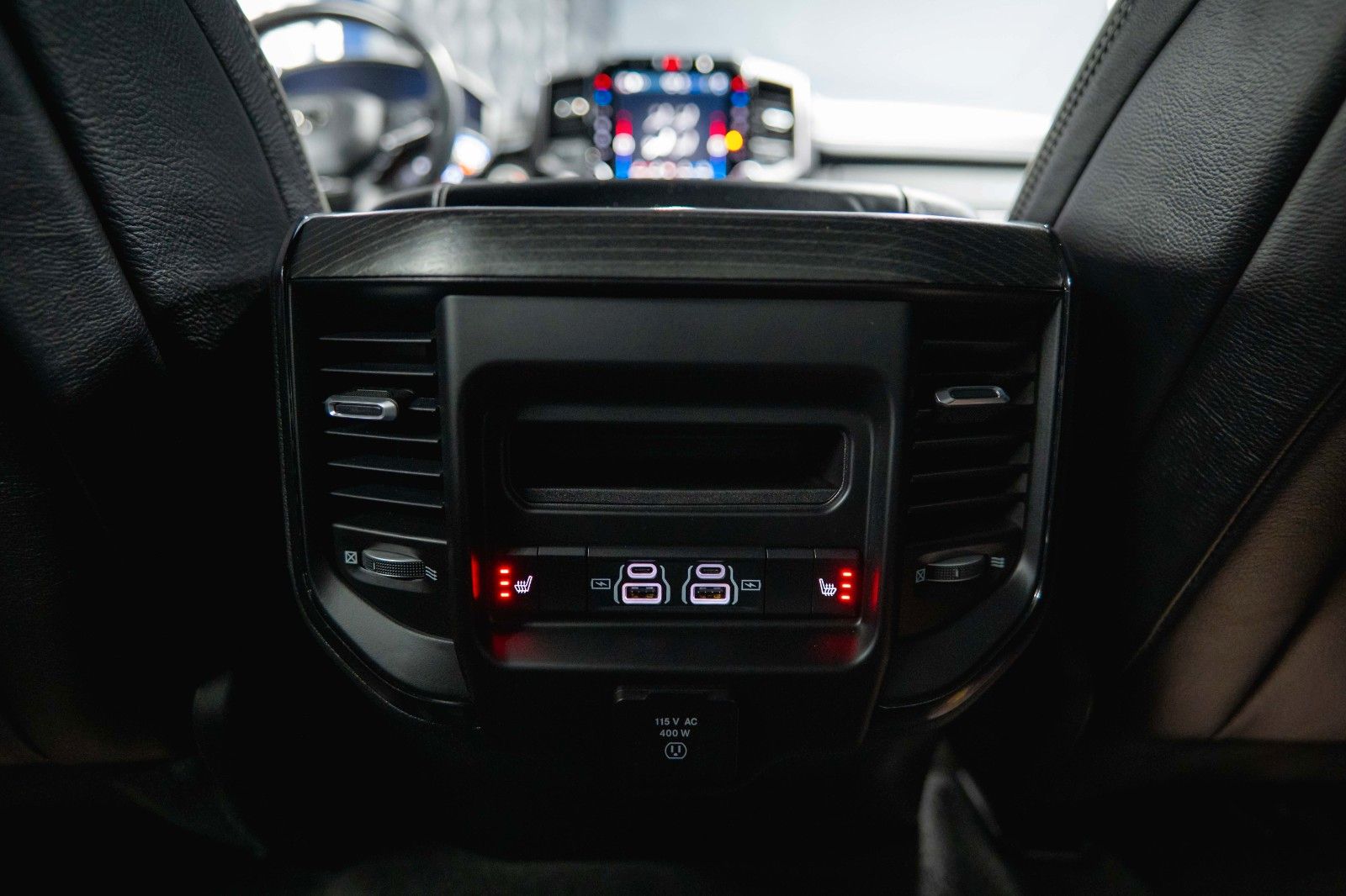 Fahrzeugabbildung Dodge RAM 5.7 V8 HEMI LIMITED Offroad Night-Paket *LED