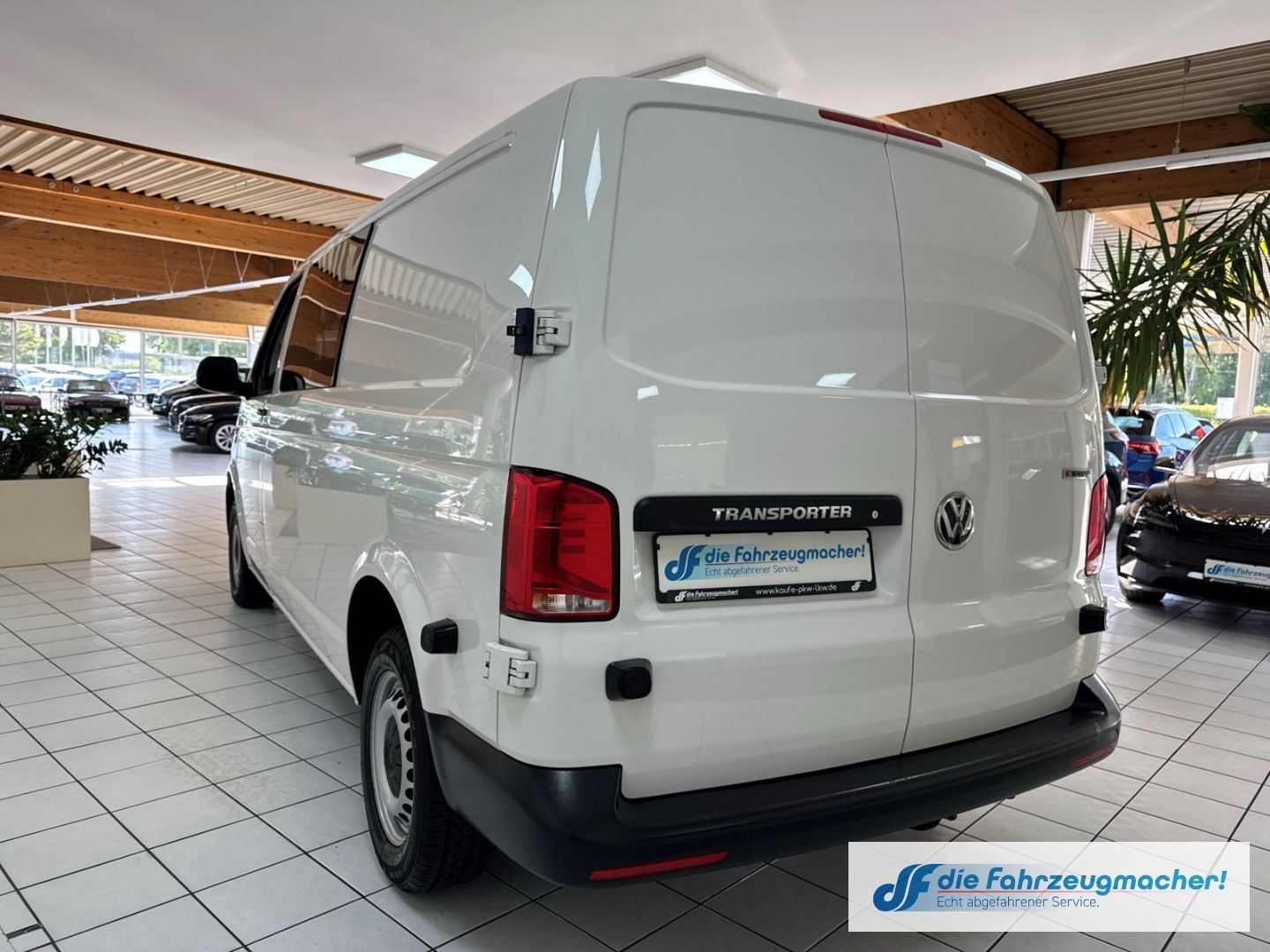 Fahrzeugabbildung Volkswagen T6.1 Transporter DSG MIXTO DOKA  lang 4Motion 2.