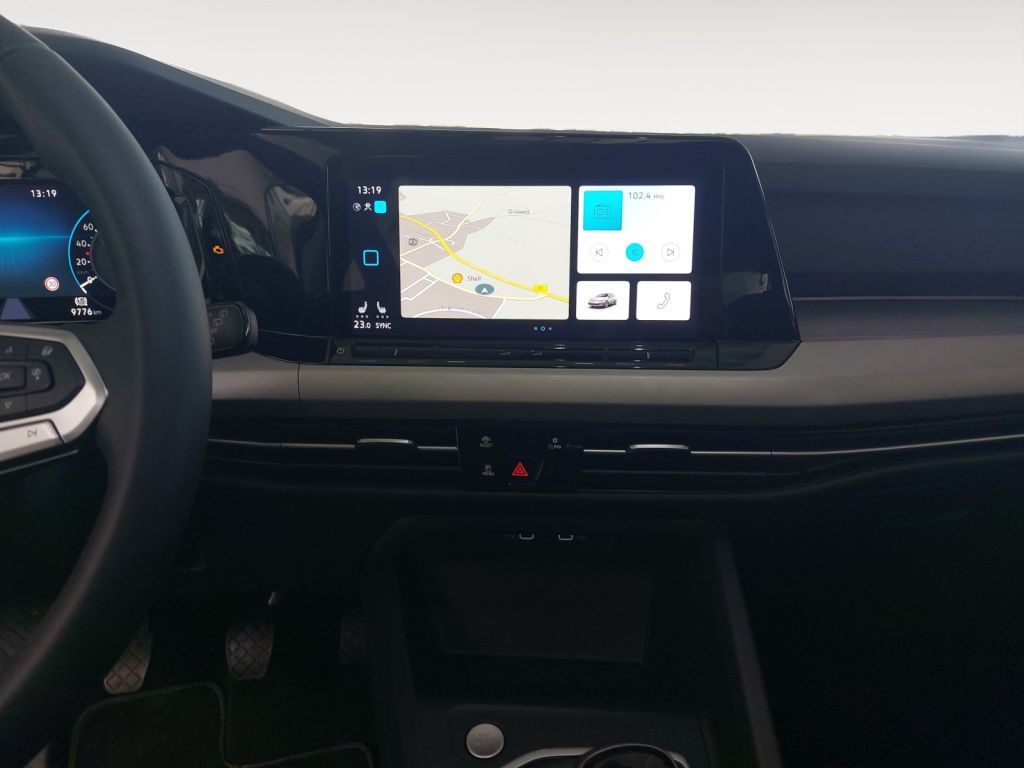 Fahrzeugabbildung Volkswagen Golf 1.5 TSI Life Panorama ACC IQ Light LED