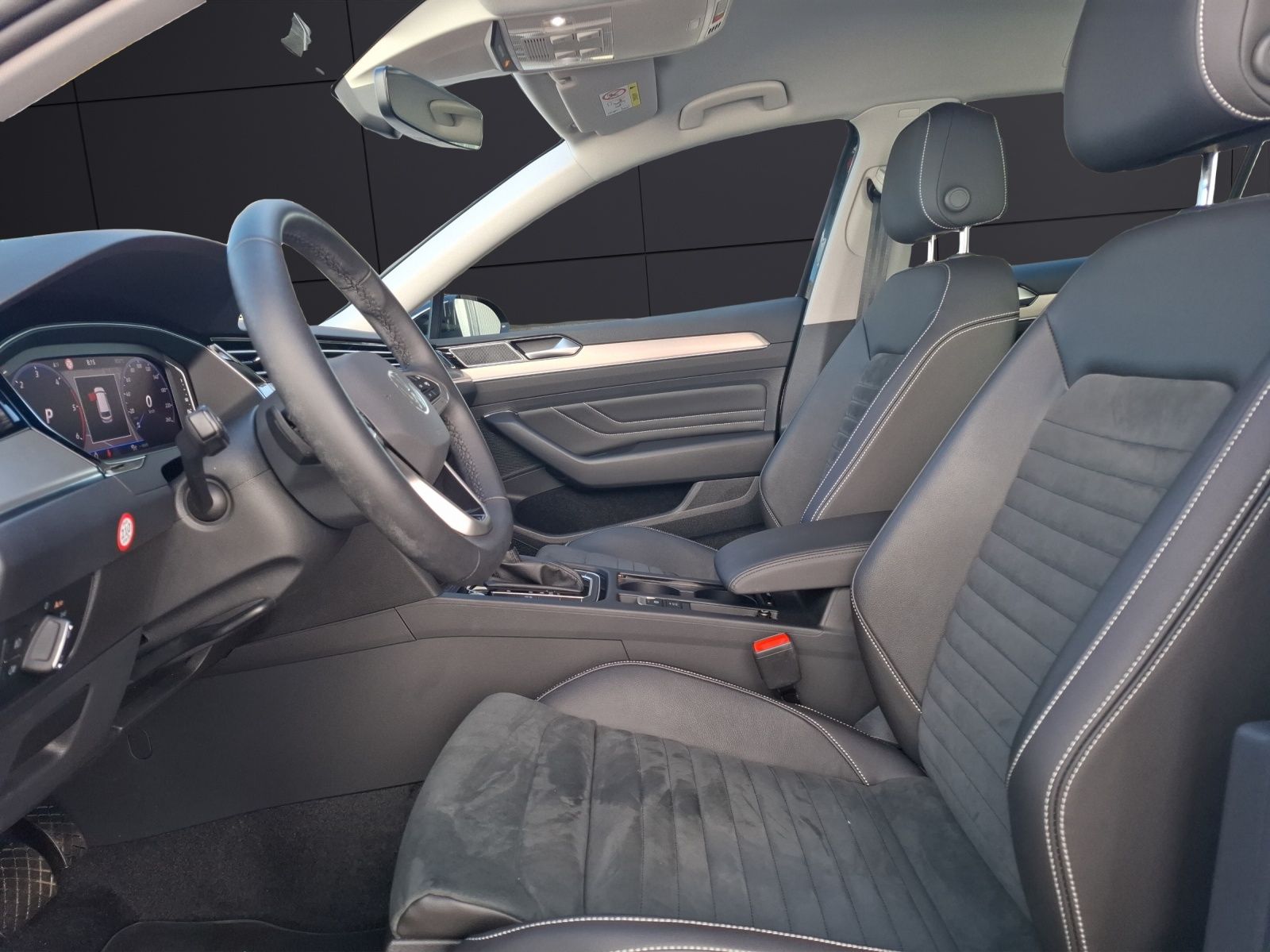 Fahrzeugabbildung Volkswagen Passat Variant TDI Elegance DSG STH Matrix AHK N